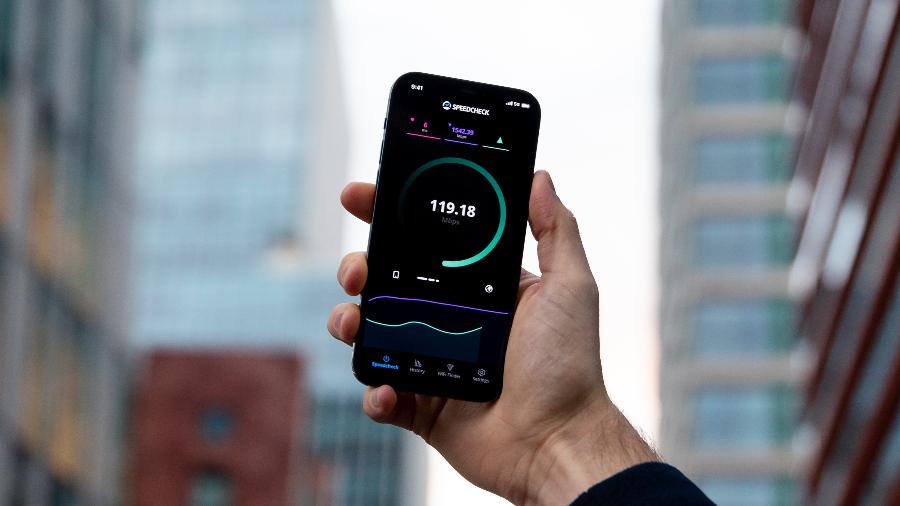 Teste de velocidade de internet móvel com o app SpeedTest - Frederik Lipfert/Unsplash