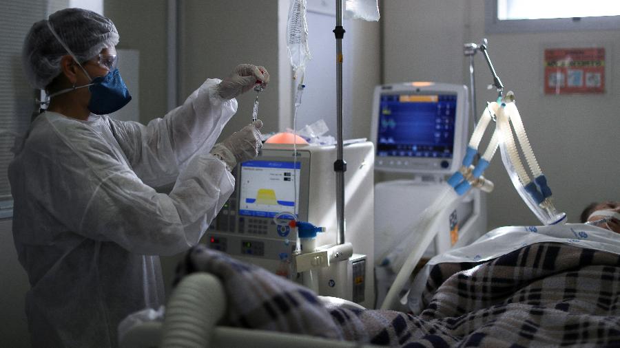 Paciente internado com covid-19 em UTI - REUTERS/Amanda Perobelli
