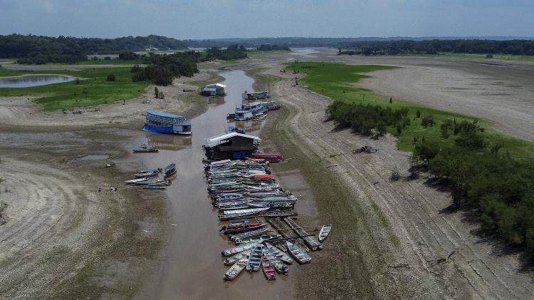 20.out.2023 - Lago do Puraquequara, na zona leste da cidade de Manaus, em meio à seca história na Região Norte