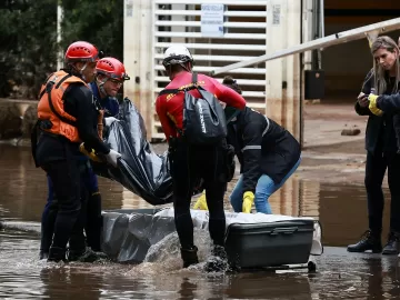 Cada minuto importa: enchentes atrapalham identificação de vítimas no RS