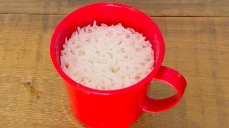 Preparei arroz no micro-ondas com a caneca e este foi o resultado