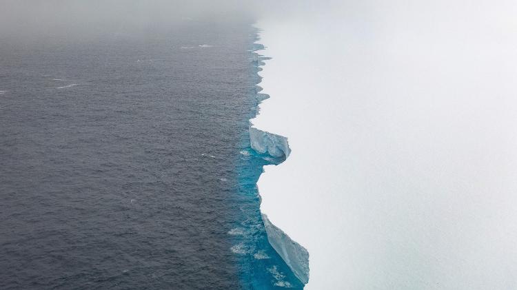 Vista aérea do iceberg A23a em 14 de janeiro