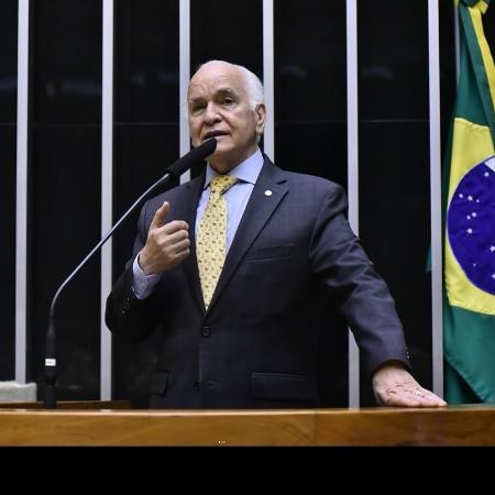 Com a simpatia dos bolsonaristas, Gilberto Nascimento venceu eleição da bancada evagélica