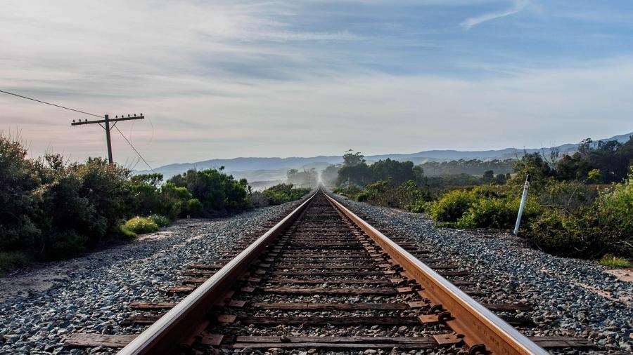 Projeto inclui modernização e construção de estações e ferrovias - Gil Fal / Pixabay