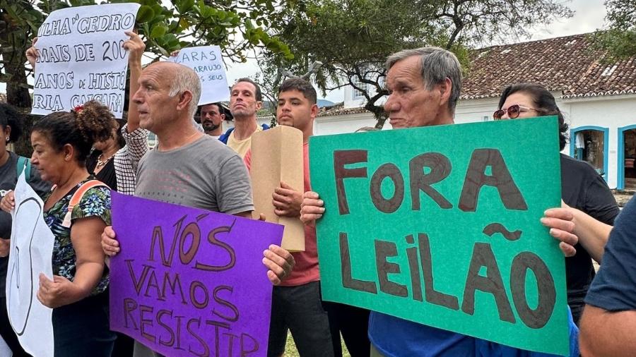 Protesto em Paraty contra a venda de 49 lotes de terra na cidade Protesto em Paraty contra a venda de 49 lotes de terra na cidade
