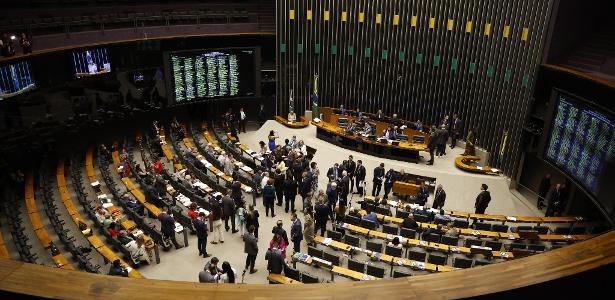 6x1: Oposição evita se colocar contra e tenta incluir demandas de empresas