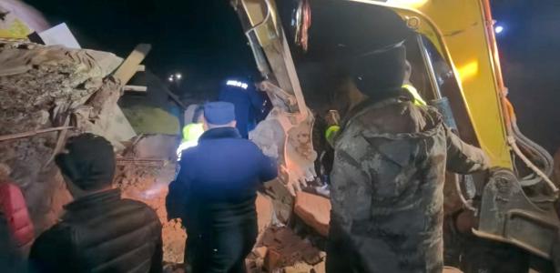 Pró-governo diz que terremoto no Tibete matou 16 e provocou retirada em massa
