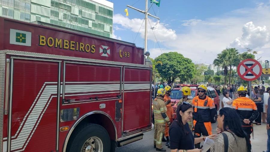 Corpo de Bombeiros evacuou prédio do Ministério da Defesa nesta quinta-feira (14) - Divulgação/Corpo de Bombeiros do DF