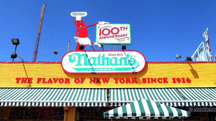 Direto de NY, a rede de hot-dogs Nathan's Famous chega ao Brasil