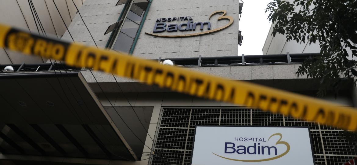 Fachada do hospital Badim, no Rio de Janeiro, após incêndio - 13.set.2019 - Pilar Olivares/Reuters