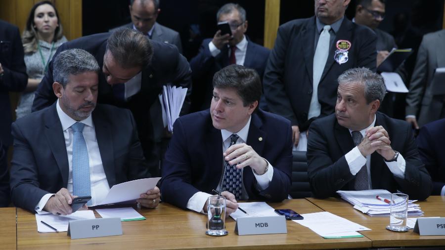 Ao centro, o presidente do MDB deputado Baleia Rossi (SP). À sua direita, Arthur Lira (PP), um dos líderes do centrão - J.Batista/Câmara dos Deputados