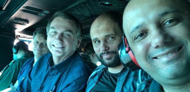 Governo | Bolsonaro vai a Goiás, come em lanchonete e tira fotos sem máscara