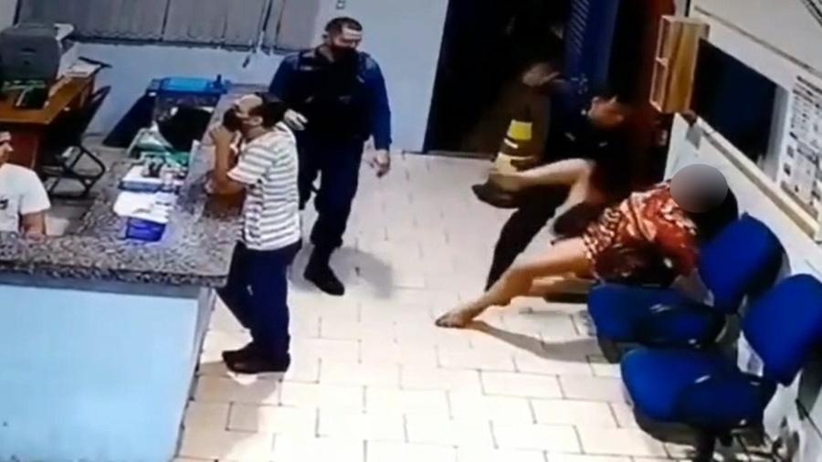 Mulher foi agredida por PM em MS dentro do quartel; em Porto Alegre, um cliente acaba morto no Carrefour, espancado e estrangulado. Mais um fim de semana no Brasil - Reprodução/OAB-MS