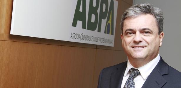 'Taxa de guerra' eleva custo e pode encarecer carne em 2027, diz associação