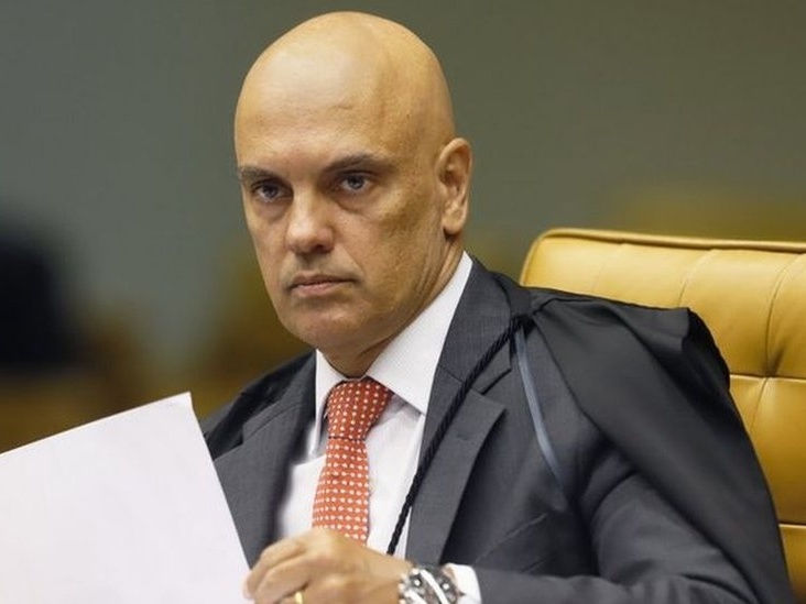 Bolsonaro atira pedras, STF responde com bombardeio