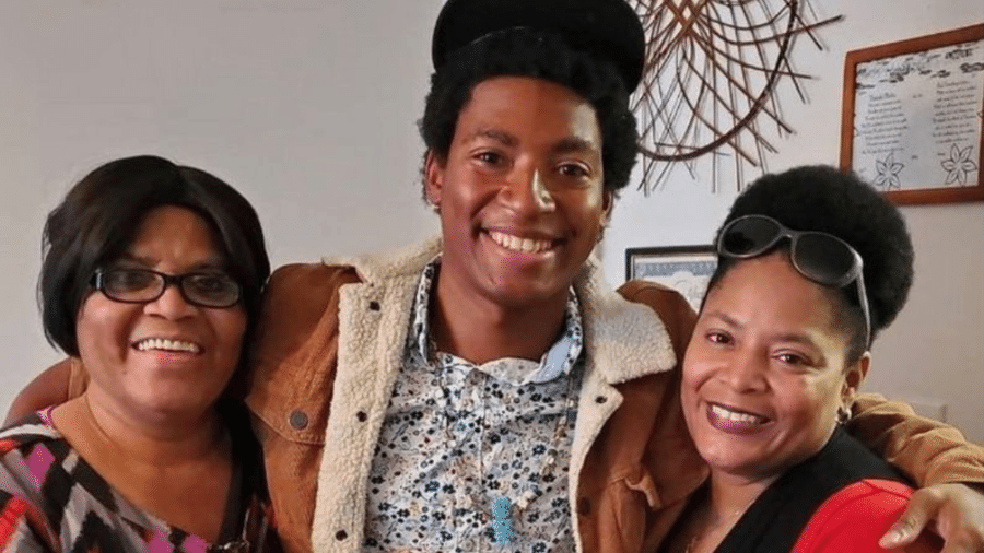Muitos outros casos de pessoas desaparecidas não recebem mesma atenção que os de jovens como Petito. Por exemplo, Daniel Robinson, no centro da imagem, está desaparecido há três meses - David Robinson II