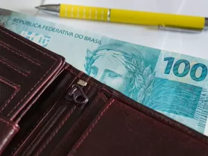 Após 30 anos de Plano Real, nota de R$ 100 compra só R$ 13,28
