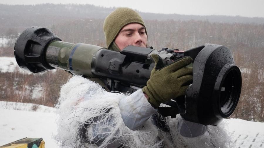 Países da Otan forneceram à Ucrânia armas sofisticadas, como esse sistema antitanque - GETTY IMAGES