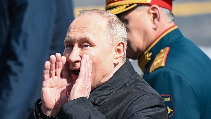 9.mai.22 - O presidente da Rússia, Vladimir Putin, deixa a Praça Vermelha após o desfile militar do Dia da Vitória no centro de Moscou - Kirill KUDRYAVTSEV / AFP