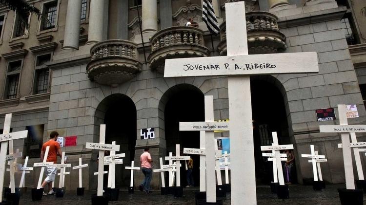 Ato na Faculdade de direito da USP, em 2013, em memória ao massacre do Carandiru Ato na Faculdade de direito da USP, em 2013, em memória ao massacre do Carandiru