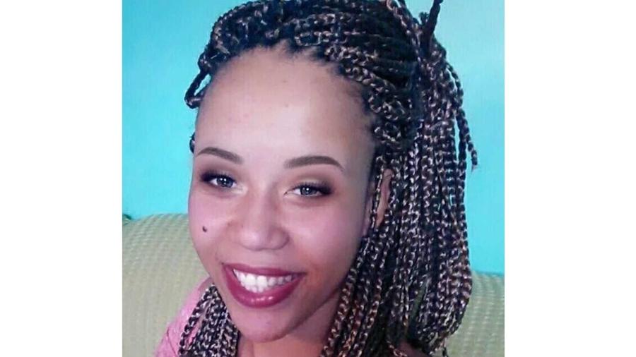 Ana Carolina de Azevedo, 26, morreu na sexta (9), em Belford Roxo - Reprodução/Facebook