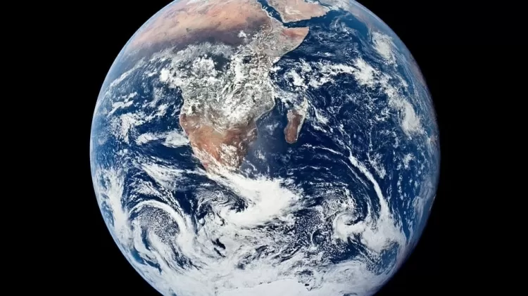 Logo após a partida do S-IVB, Evans tirou quatro fotografias mostrando o disco completo da Terra, com a África no centro e a Antártida na parte inferior - Divulgação/Nasa - Divulgação/Nasa