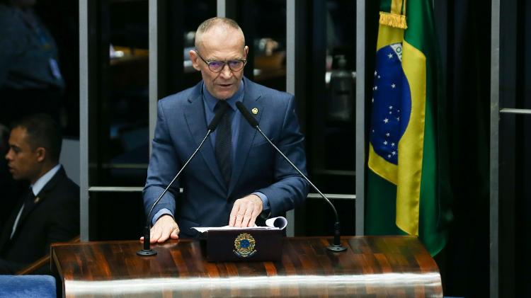 O senador Fabiano Contarato (PT-ES) afirma que "limitações regimentais" só permitiram aos senadores aprovar ou rejeitar o texto aprovado na Câmara 
