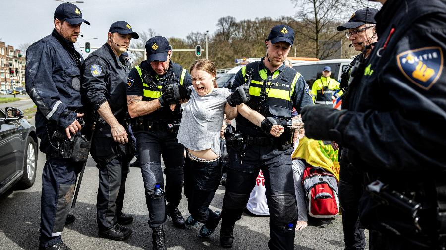 Greta Thunberg é detida pela polícia holandesa em manifestação em Haia