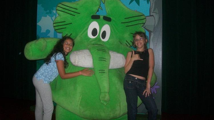 Isabella levou a amiga Lorena para conhecer o Parque da Mônica Isabella levou a amiga Lorena para conhecer o Parque da Mônica
