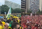 Flávio leva multidão à casa do pai na Barra; Lula lota Paulista pela virada