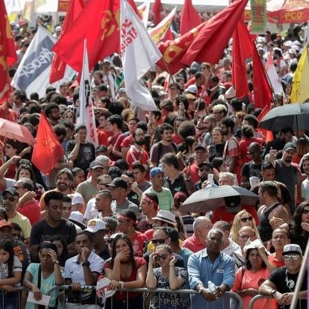 Em 2019, milhares se reuniram no centro de São Paulo para o Dia do Trabalhador - SEBASTIÃO MOREIRA/EPA