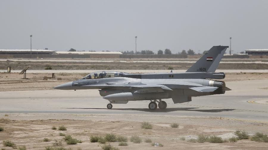 Imagem de arquivo mostra jato na base militar de Al Balad, no Iraque - Thaier Al-Sudani - 20.jul.2015/Reuters