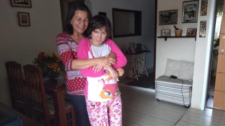 Nas redes sociais, Graça relatava a rotina com Carola e se tornou apoio para muitas famílias de pessoas com autismo severo - Arquivo Pessoal - Arquivo Pessoal