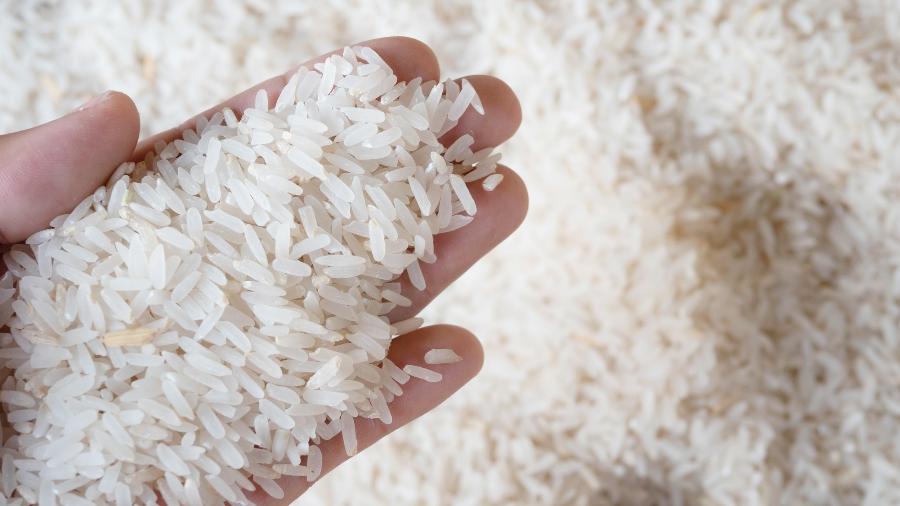 O arroz apresenta os grãos inteiros, ao contrário dos fragmentos de arroz -- que têm 90% dos grãos quebrados - Getty Images/EyeEm