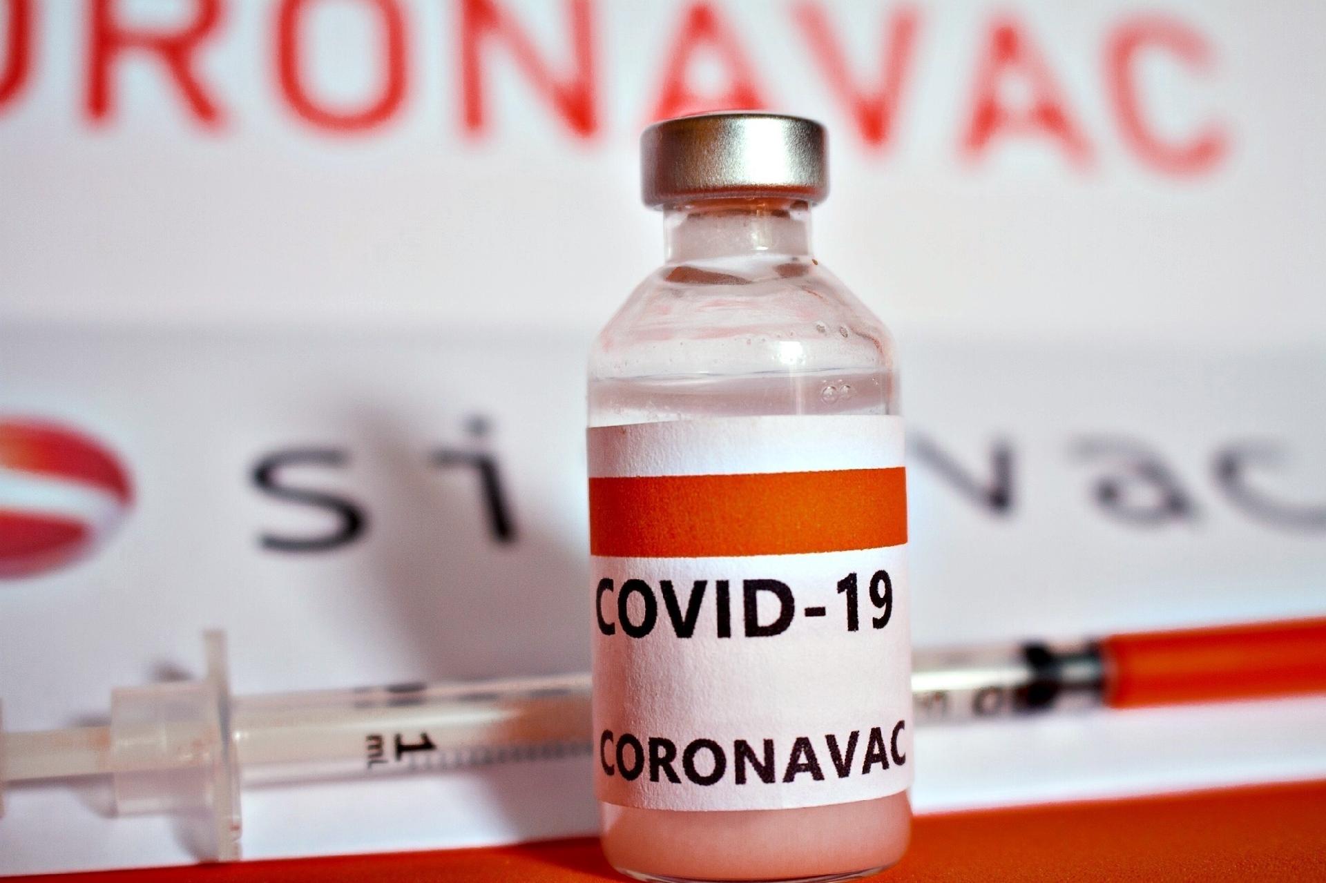 CoronaVac é 83,5% eficaz contra covid-19, diz universidade turca -  03/03/2021 - UOL Notícias