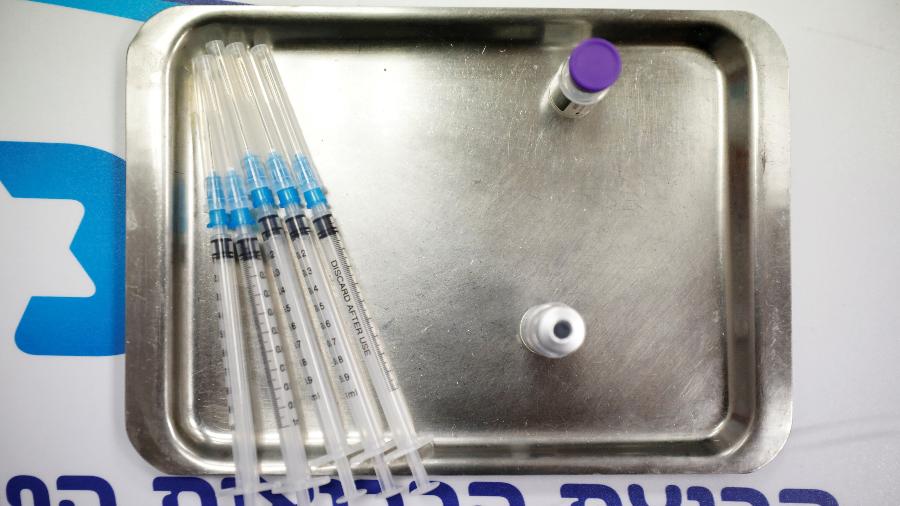 Frascos de vacinação contra o coronavírus usados na campanha nacional de imunização israelense - REUTERS/Amir Cohen/File Photo
