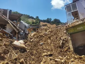 Ossada humana achada 2 anos após enchentes em Petrópolis pode ser de vítima