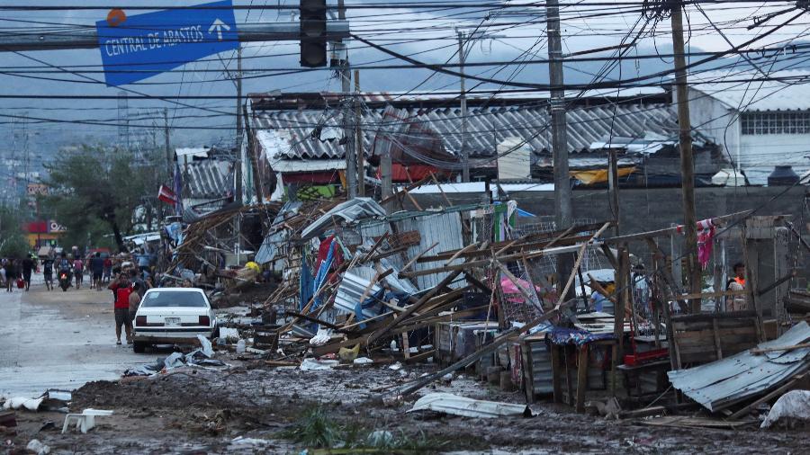 Furacão deixou rastro de destruição em Acapulco, no México