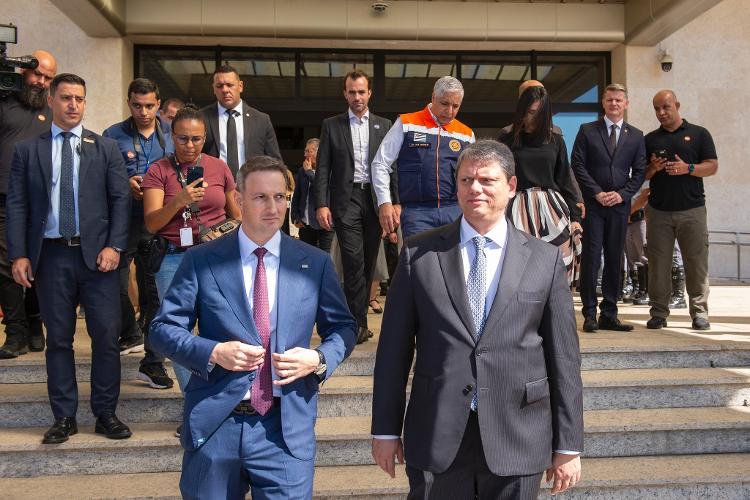 23.mai.2024 - Derrite e Tarcísio em agenda no Palácio dos Bandeirantes 23.mai.2024 - Derrite e Tarcísio em agenda no Palácio dos Bandeirantes