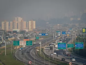 Poluição faz governo de SP recomendar máscara e evitar atividades ao ar livre