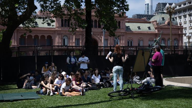 Universidades de Argentina fizeram uma paralisação em outubro por melhorias salariais e mais recursos para o funcionamento em 2025 