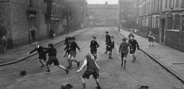 Os ingleses inventaram o futebol? A história por trás do esporte