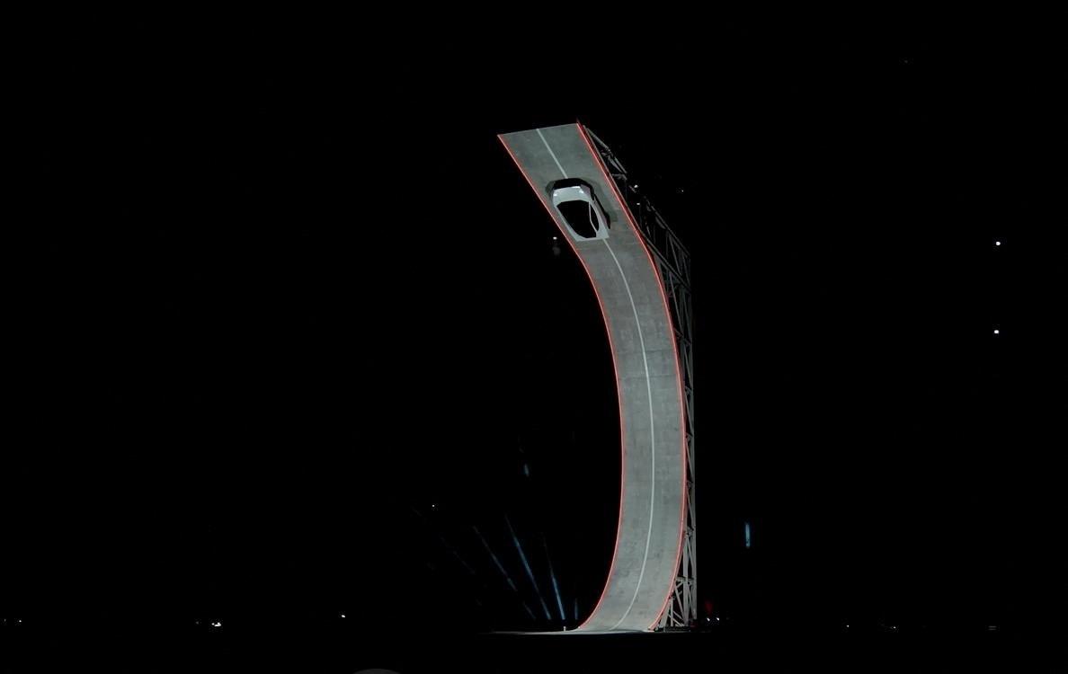 Apresentação da nova geração do carro elétrico Roadster, da Tesla; veículo conta com propulsores que permitem que ele dê uma pirueta - undefined