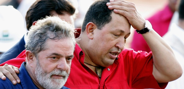 "As lideranças de Lula e Chávez são diferentes", analisa o escritor Tyszka - Evaristo Sá/AFP