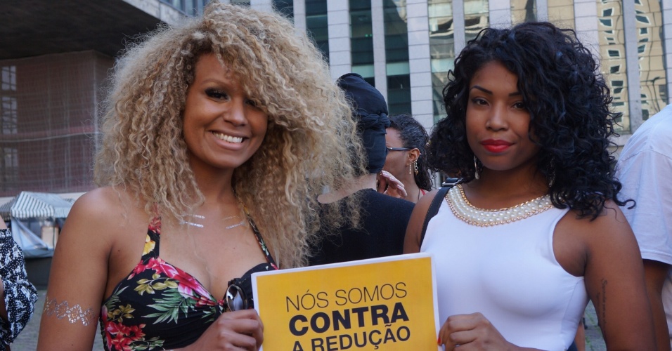 26.jul.2015 - Ativistas se concentram no vão livre do Masp para participar da 1ª Marcha do Orgulho Crespo, em comemoração ao Dia da Mulher Negra, Latino-americana e Caribenha, celebrado no dia 25 de julho