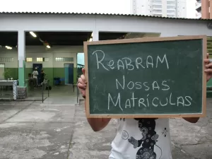 Ensino integral expulsa jovens e adultos da escola, diz especialista