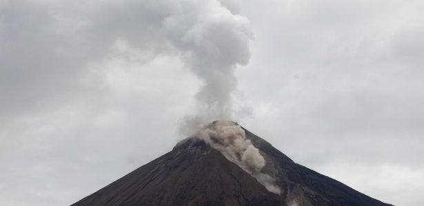 10.jun.2018 - Vulcão está gerando entre sete e nove explosões por hora, diz instituto - Carlos Jasso/Reuters