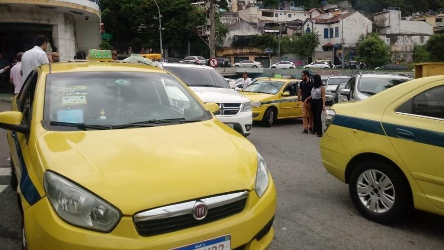 A bandeirada do táxi convencional é de R$ 6,00 e a Bandeira 2 é de R$ 3,18 por quilômetro rodado - Pauline Almeida/UOL