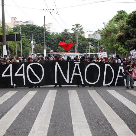 Manifestantes participam do quarto protesto do Movimento Passe Livre (MPL) contra o aumento na tarifa do transporte público em São Paulo - Isabela Naiara/Photopress/Estadão Conteúdo