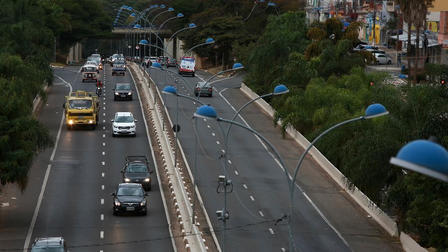 13.mai.2020 - Trânsito de automóveis em Campinas - LEANDRO FERREIRA/FOTOARENA/ESTADÃO CONTEÚDO